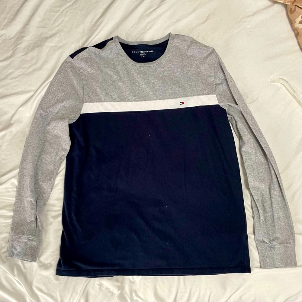 Men large Tommy Hilfiger long sleeve
